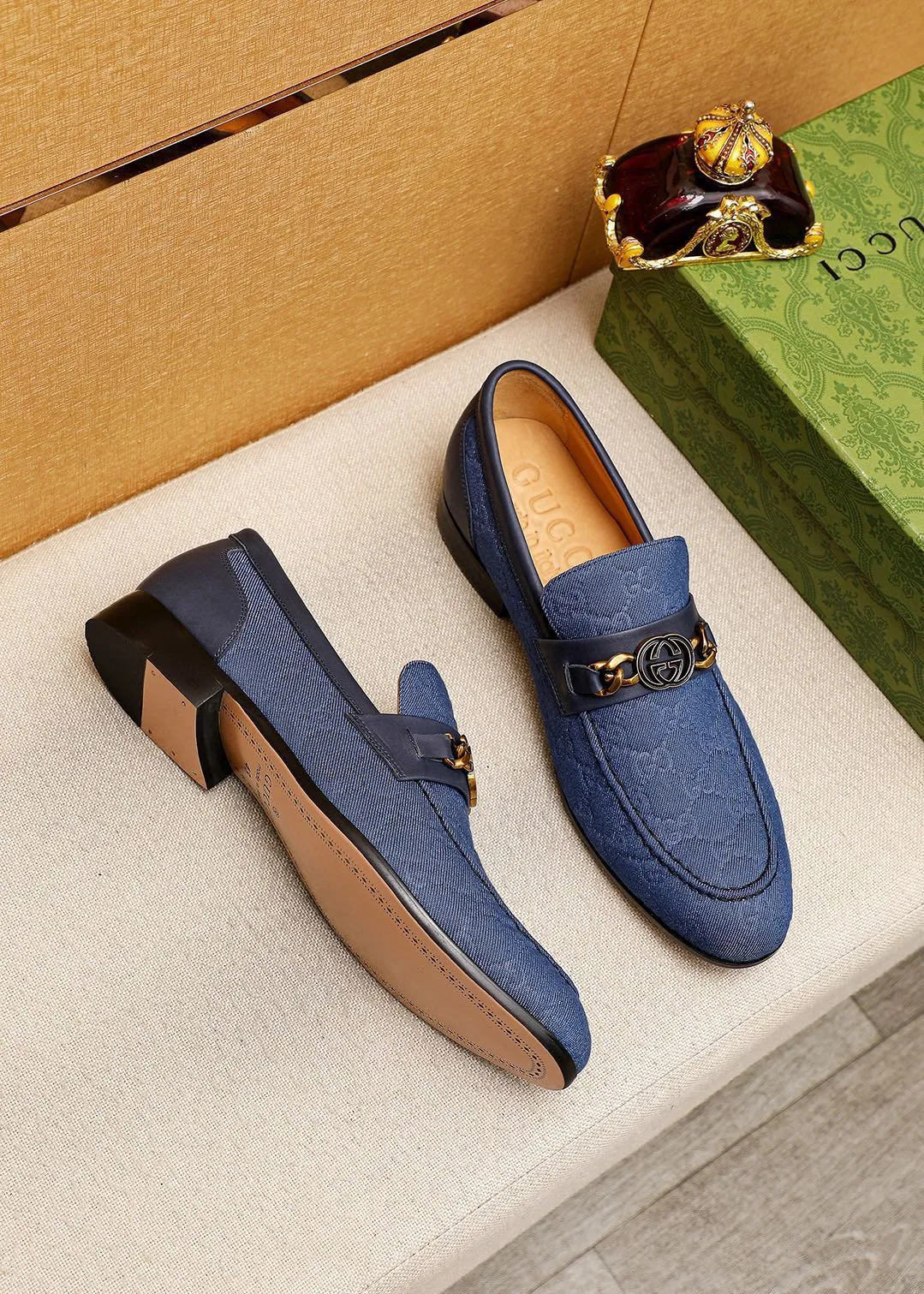 Men's shoes 💰462 💐 Product trademark: GUCCI "Gucci" casual leather shoes Regular size: 38-44 (45.46.47🉑️Customized) Product materials: Selected imported first-layer fabric upper + luxury hardware buckle, imported cowhide leather lining. Strong three-dimensional visual effect, original outsole Color: 3⃣️colors available